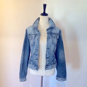 Really cute denim jacket. Size medium.